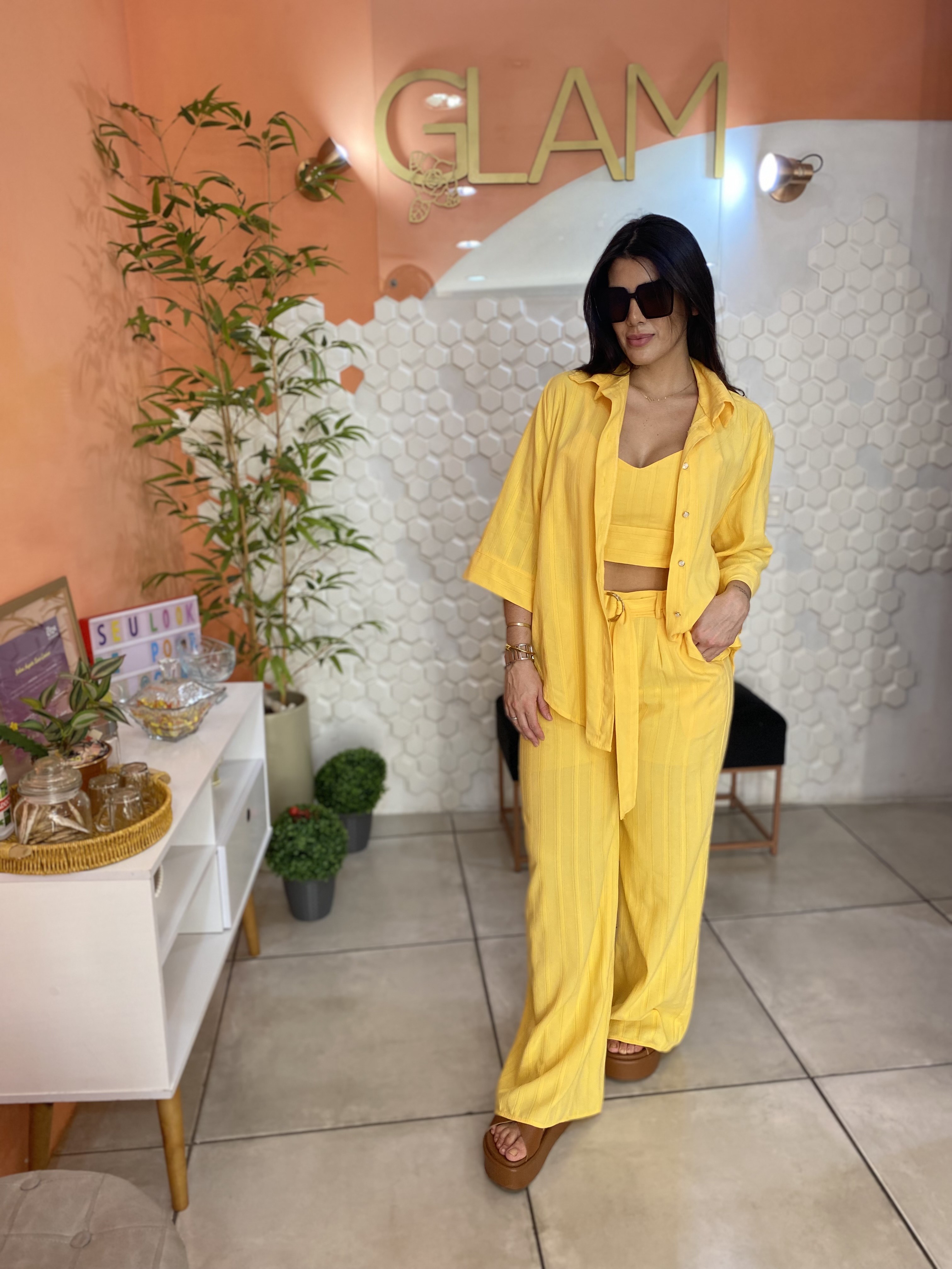 TRIJUNTO VISCOLINHO SARJA CROPED, CALÇA E CARDIGAN AMARELO