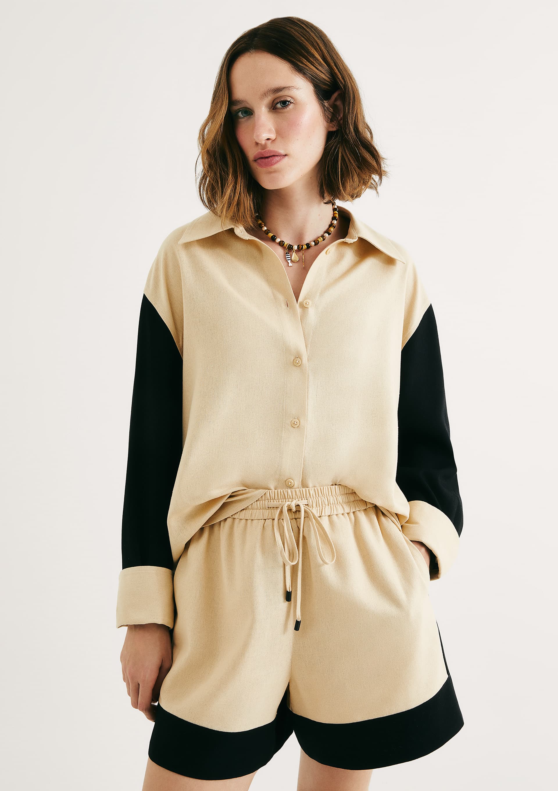  Camisa Feminina Duo Color com Linho -  Bege e Preta